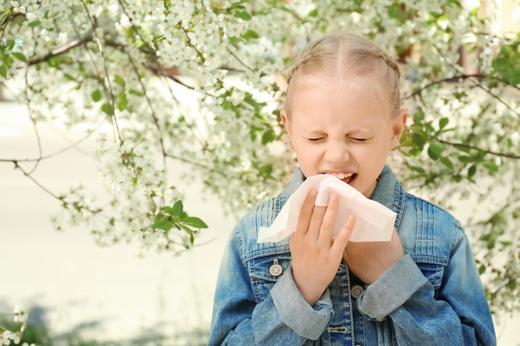 Indul az allergiaszezon! Hogyan ismerjük fel a gyermekkori allergia első jeleit?